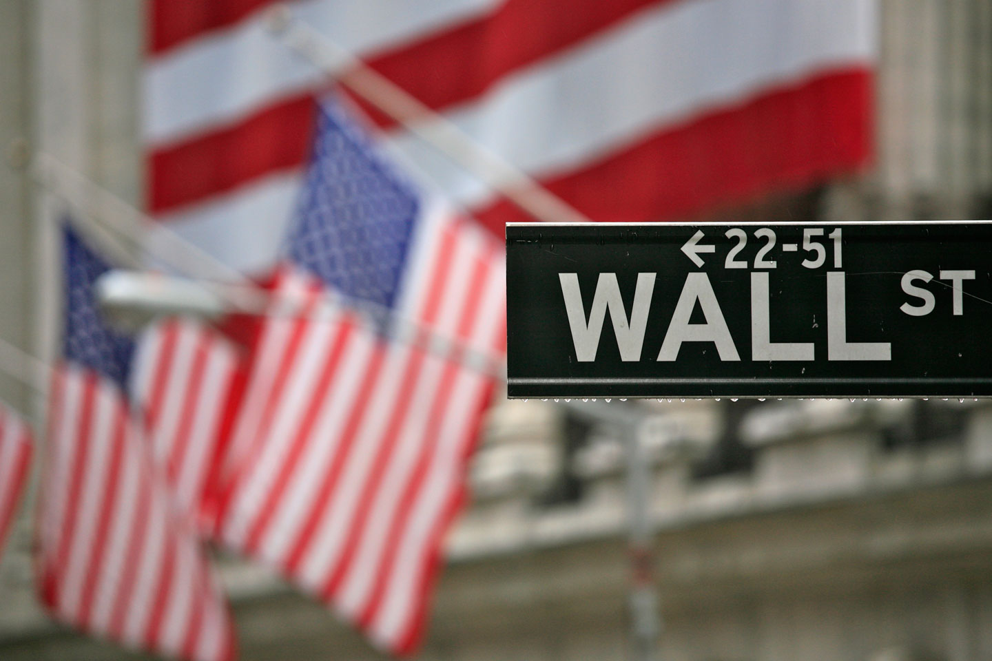 Amazon, Netflix push Wall Street higher