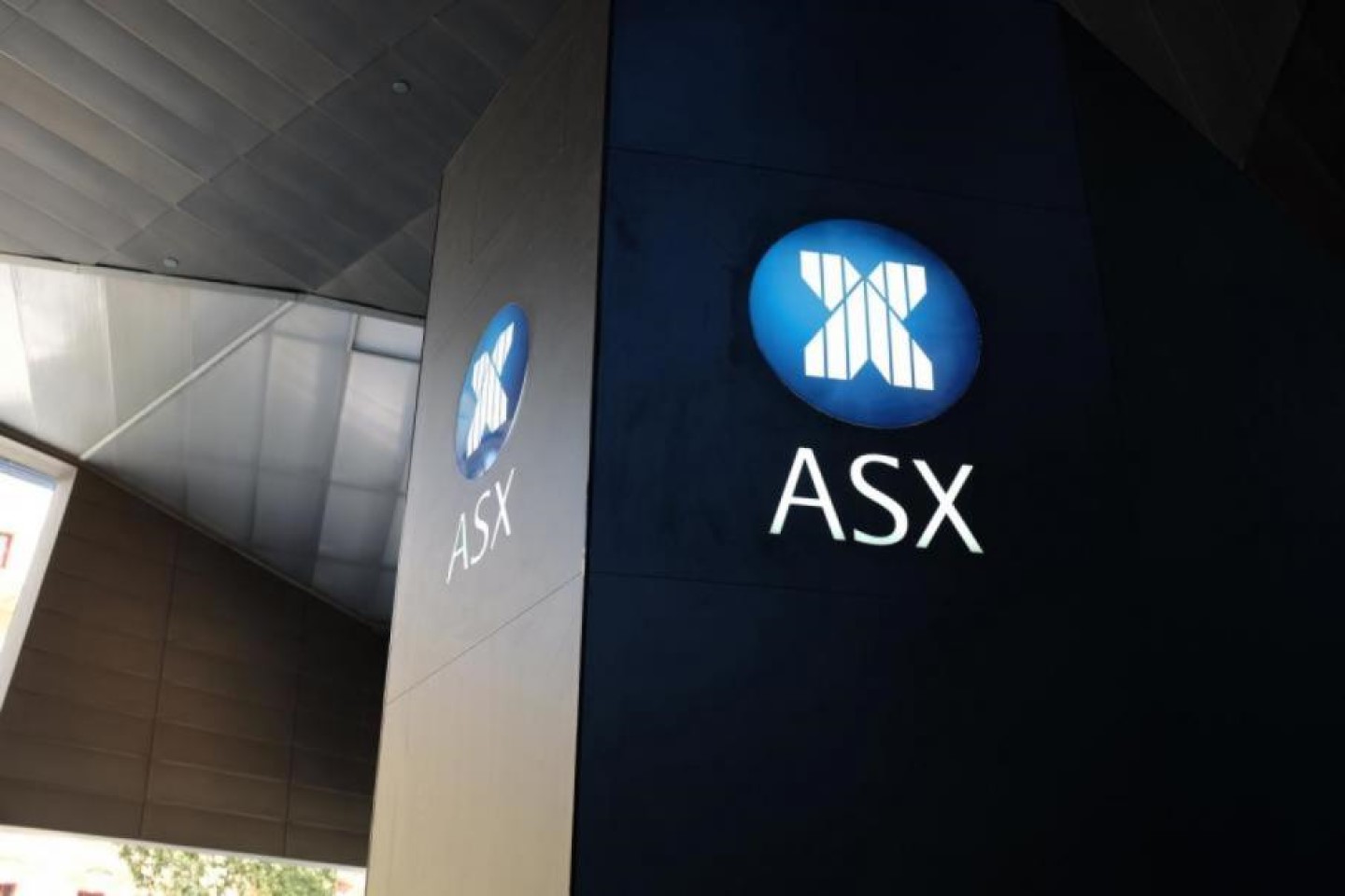 ASX ends little changed, slips for week