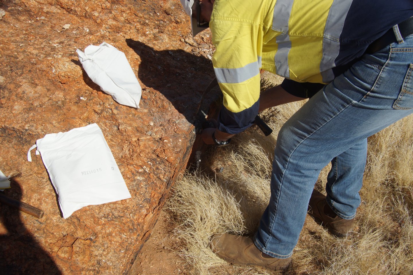 White Cliff snaps up more WA lithium ground
