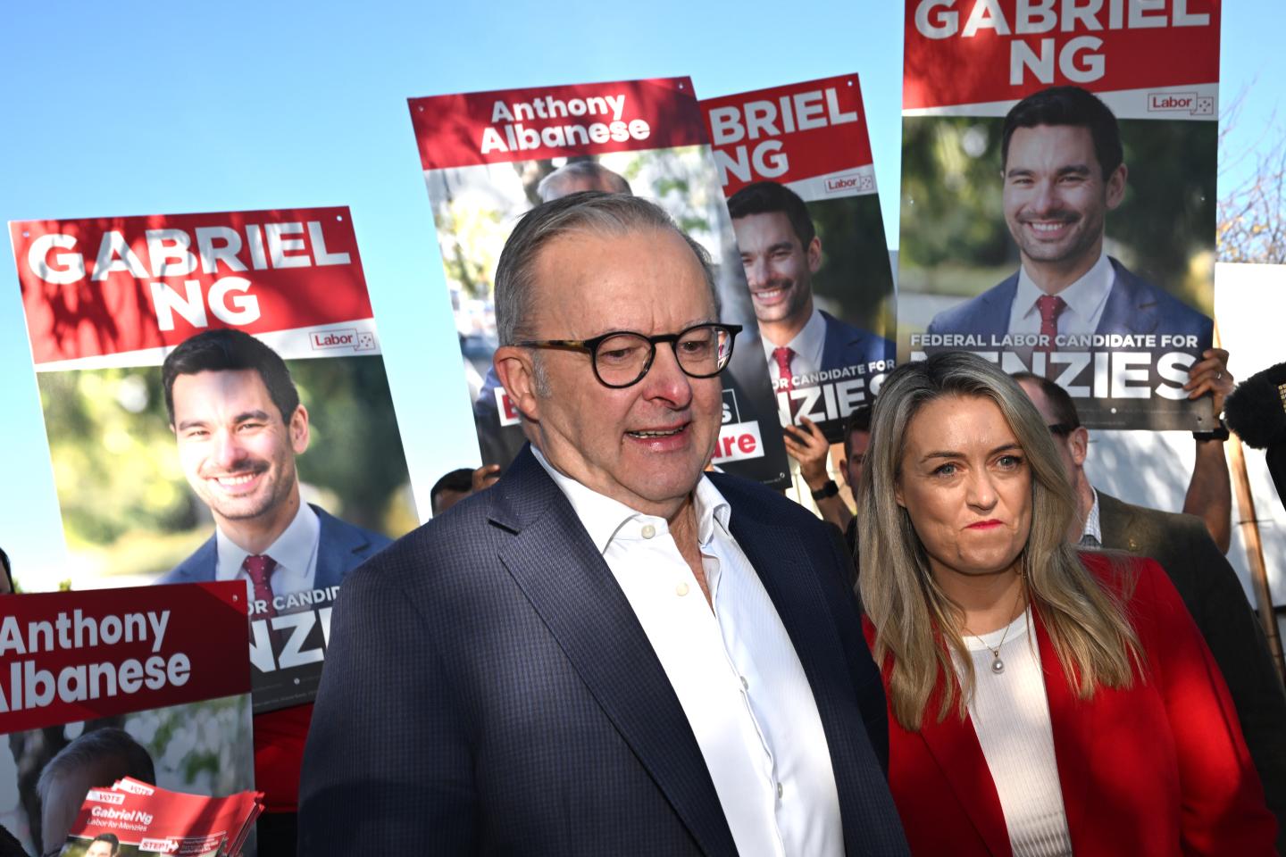 AUS VOTES: PM makes last-ditch Melbourne ballot booth visit