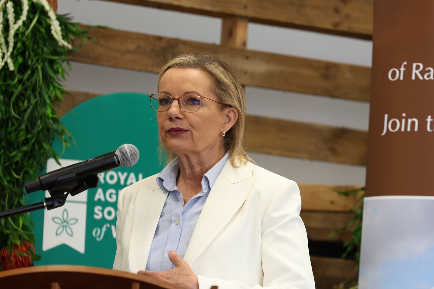 Nationals given deadline to save coalition after split 