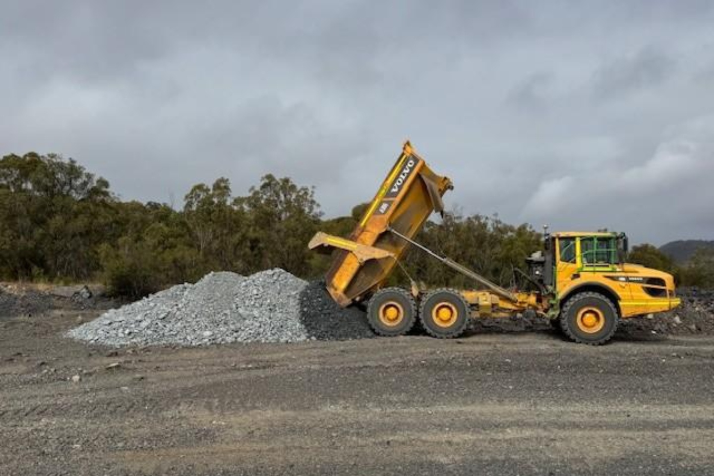 Larvotto Resources has delivered first development ore from its Metz underground mine to a surface stockpile at the company’s Hillgrove antimony-gold project near Armidale in NSW.