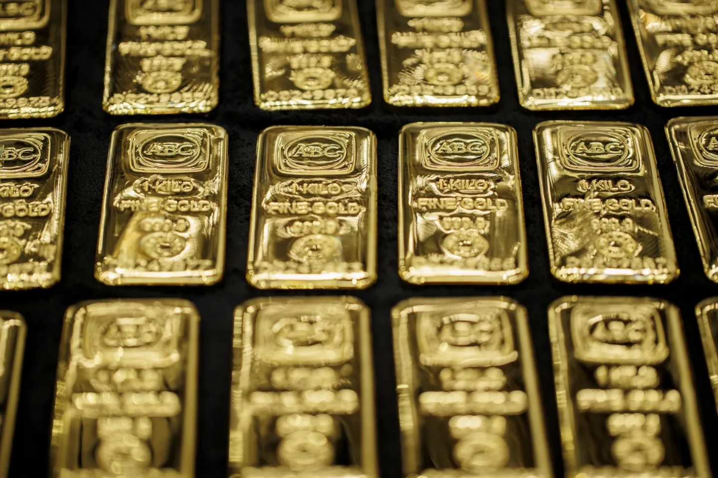 LARVOTTO_GOLD_BNBWA