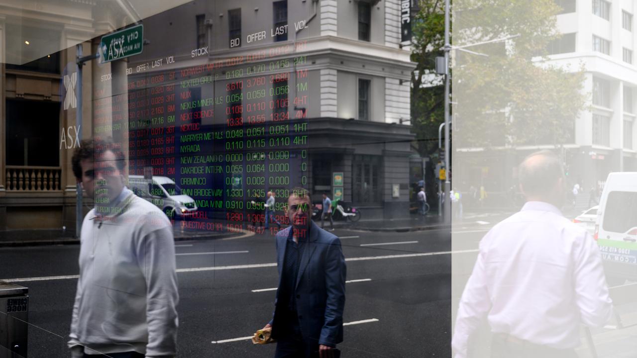 Banks and supermarkets drag shares lower