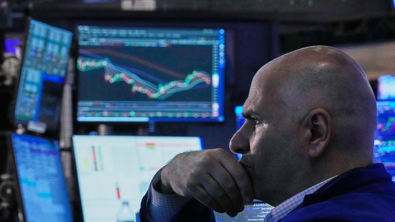 Stocks end quarter with big gains as oil tumbles