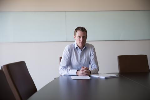 Minister seeks axing of construction union