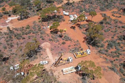 Metal Hawk hits gold paydirt under nickel deposit