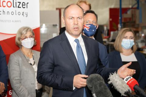 Households can absorb rate rise: treasurer