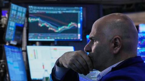 Wall St indexes climb as US, Iran halt attacks